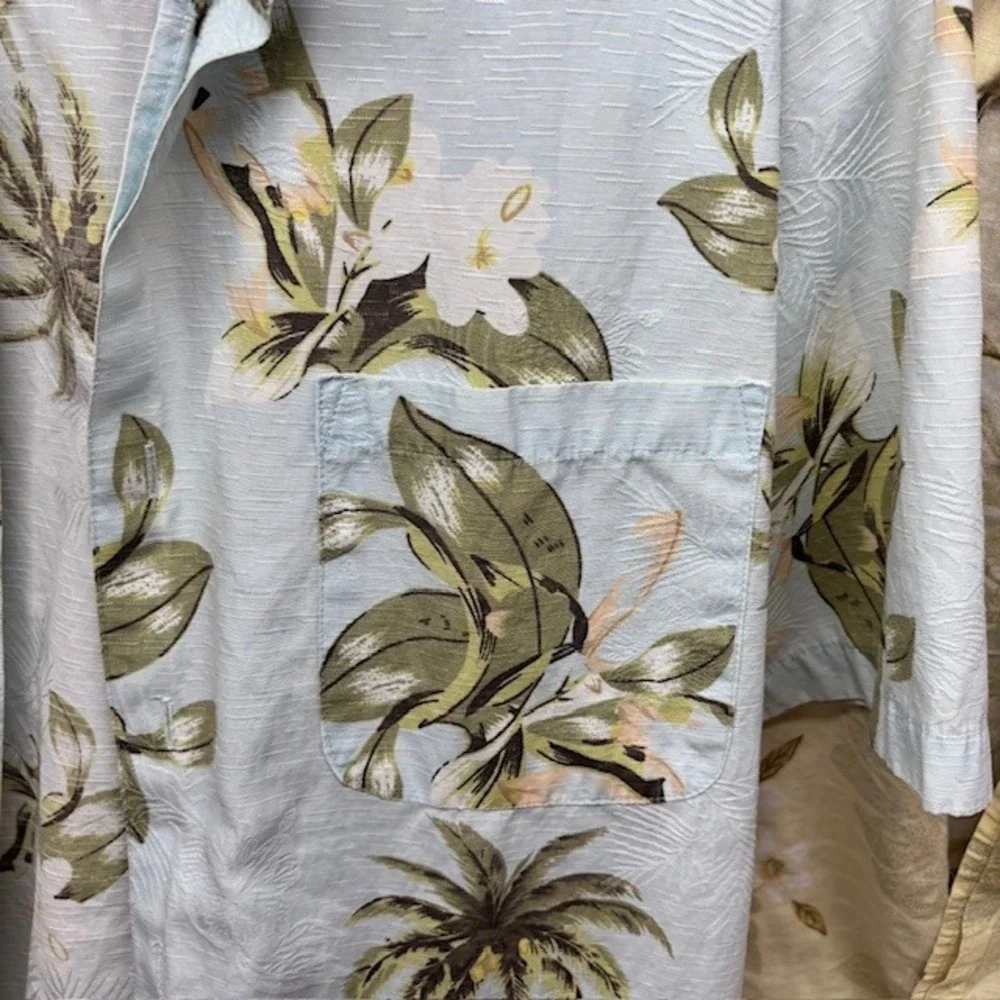 St Johns Bay Mens Tropical Hawaiian Shirts Lot of 2 Blue Cream Floral L/XL - Picture 2 of 10